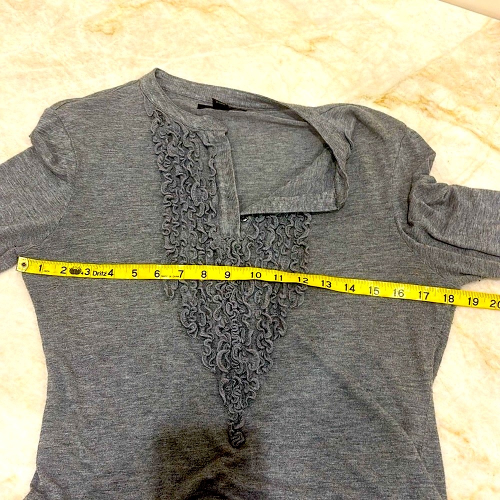 Kenneth Cole. Gray Ruffled Women's Top, 3/4 sleeves, Business casual. Size large - Picture 8 of 9
